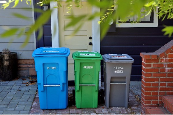 The blue, green, and grey bins outside of a residential home in San Francisco